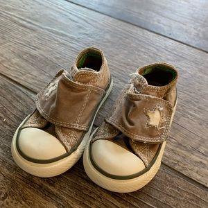 Unisex gray Converse Toddler size 5